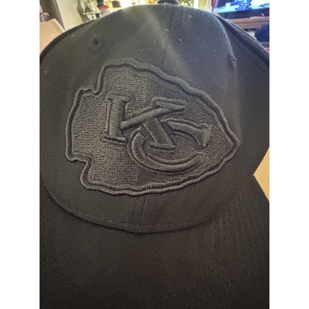 Kansas City Chiefs Fitted Hat Cap ALL BLACK Wool Blend TY A 10 New Era - Picture 1 of 7